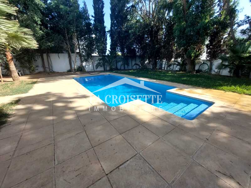 Villa S+5 avec piscine à Gammarth